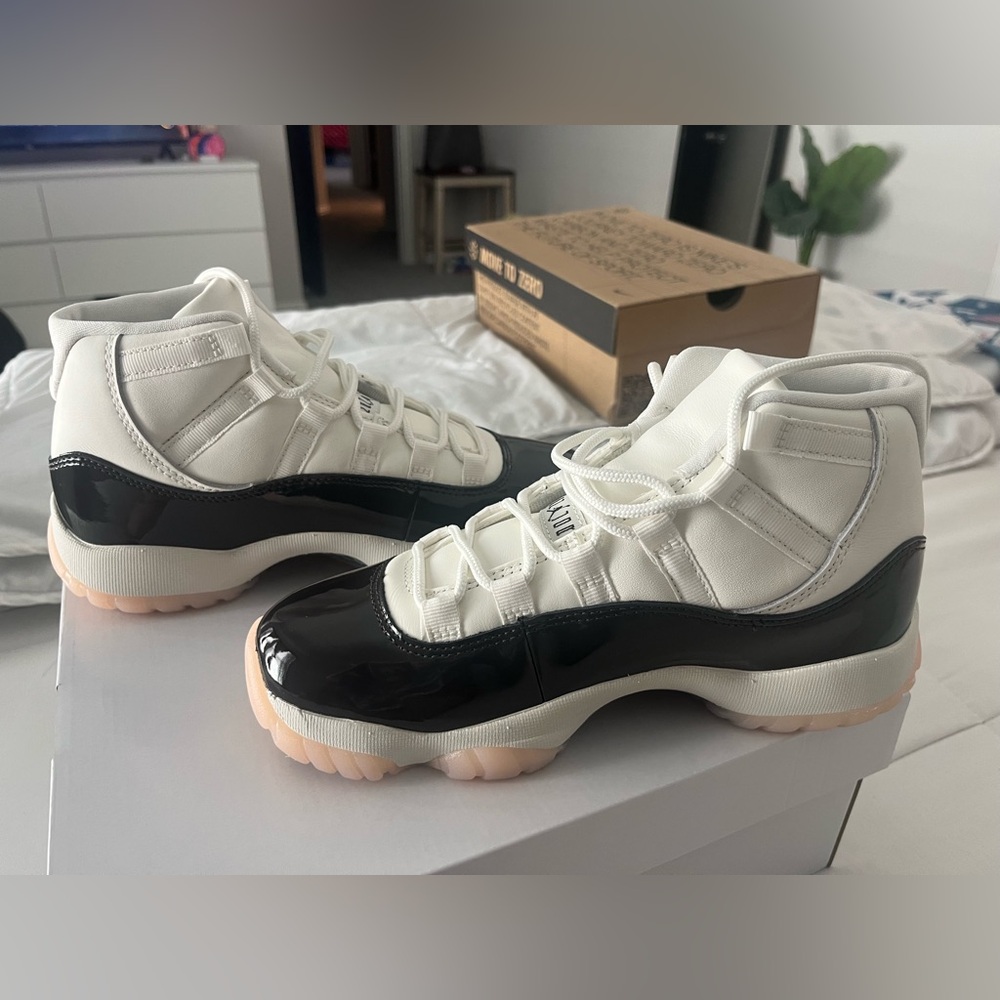 Woman air Jordan 11 retro